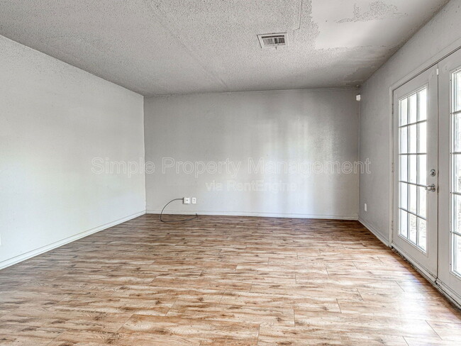 Photo - 601 N Wisconsin Ave