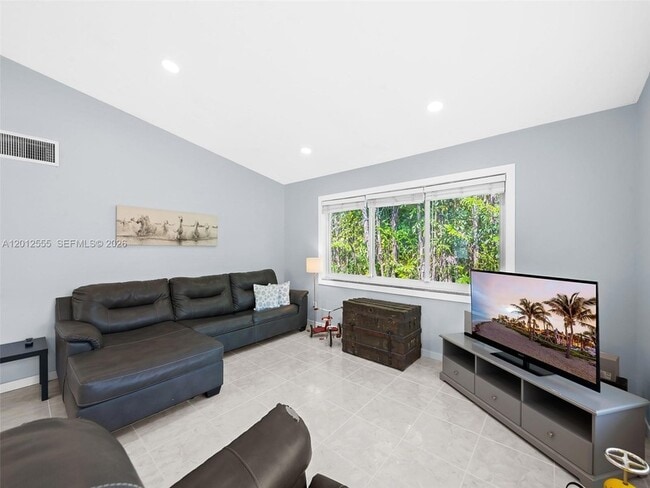 Photo - 1251 Lincoln St