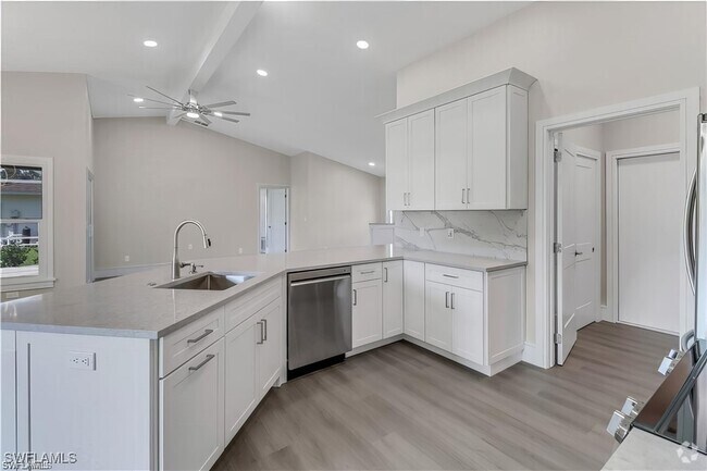 Building Photo - 270 Madison Dr Rental