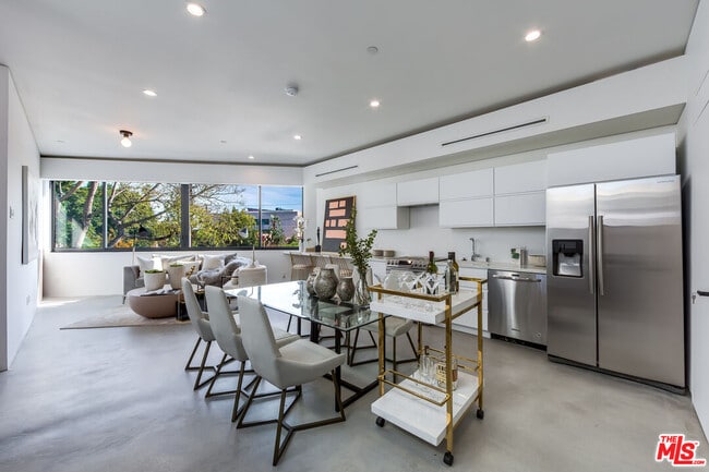 Photo - 857 Hilldale Ave