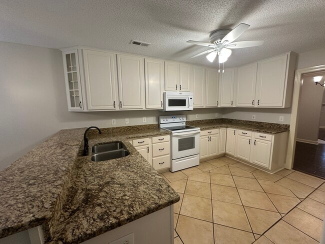 Photo - 722 Hobbs Rd SE