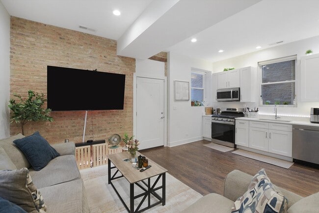 Photo - 2316 W Augusta Blvd Unit 2R