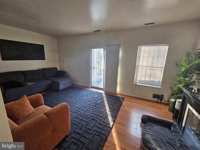 Photo - 511 Mt Lubentia W