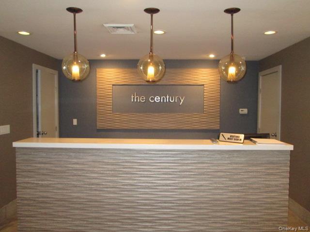 Photo - 100 Cutter Mill Rd Unidad 3E