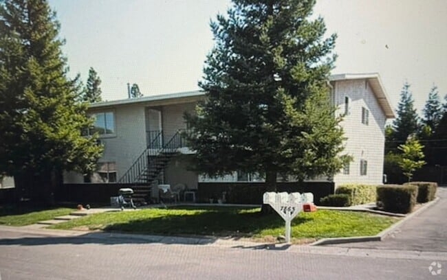 Building Photo - Spacious 2 bedroom, 2 bath 4 plex in Grani... Rental