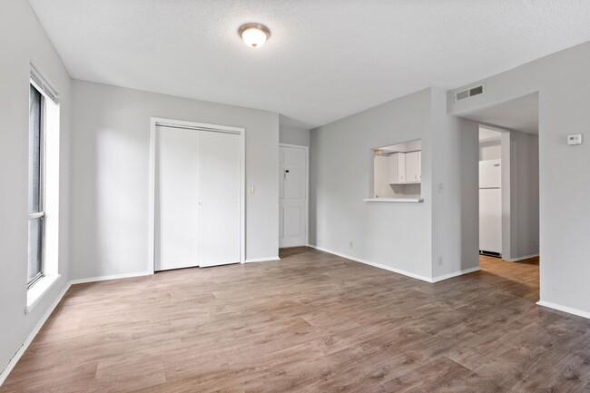 Photo - Woodland Apartments