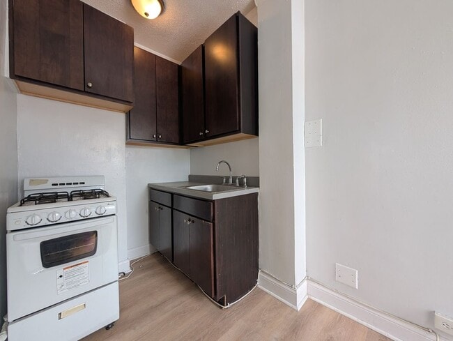 Building Photo - 5417 N Kenmore Ave