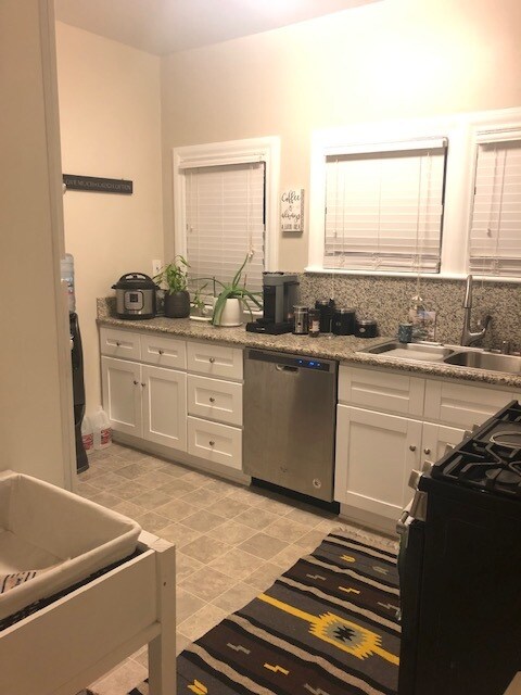 granite kitchen - 707 Brent Ave Unit A