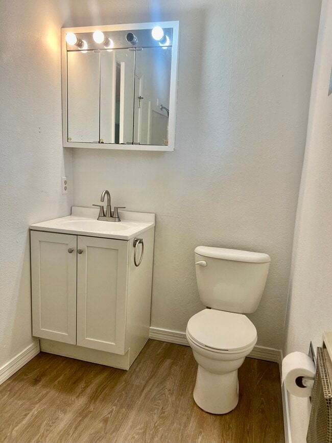 Photo - 3307 Hall St