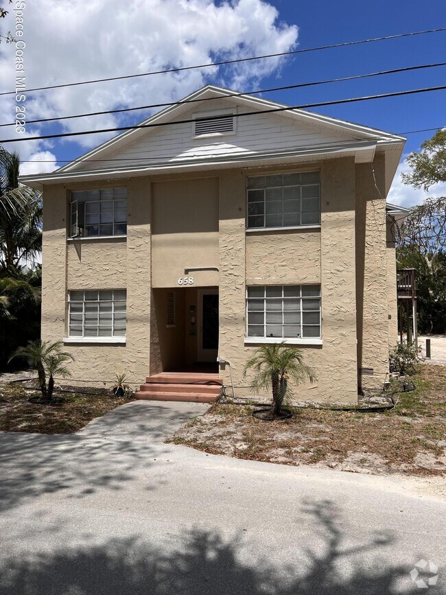 Building Photo - 658 Young St Unit 2 Rental