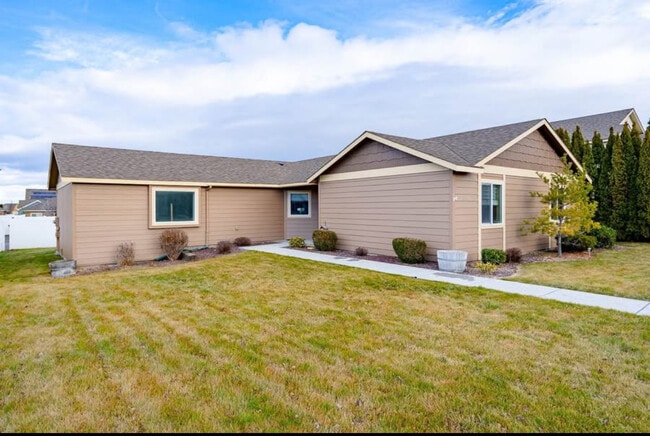 Building Photo - Cherokee Rental