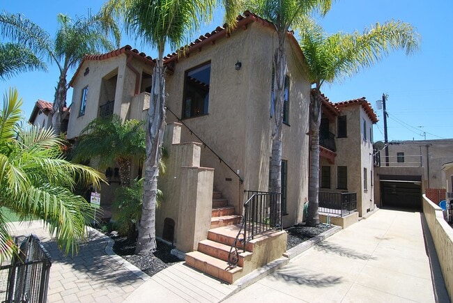 Building Photo - 122-124 Nieto Unit 122 Nieto Rental