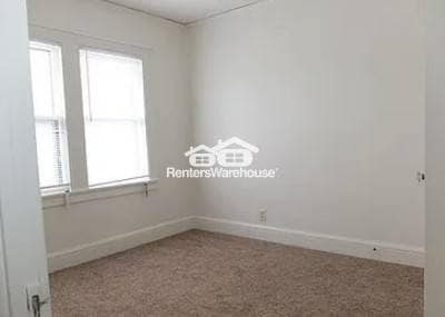 Photo - 2354 Benjamin St NE