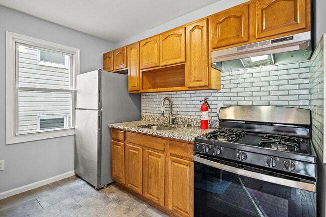 Photo - 137 Godwin Ave Unidad 2