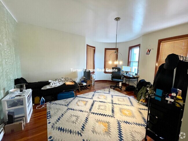 Building Photo - 314 Centre St Unit 2 Rental