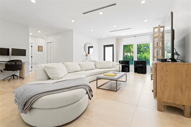 Photo - 281 NE 48th Terrace