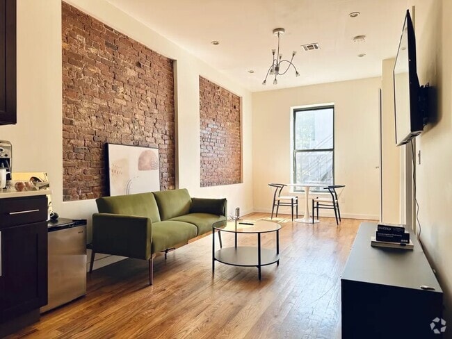 Building Photo - Furnished room/NOT APARTMENT Unit 1