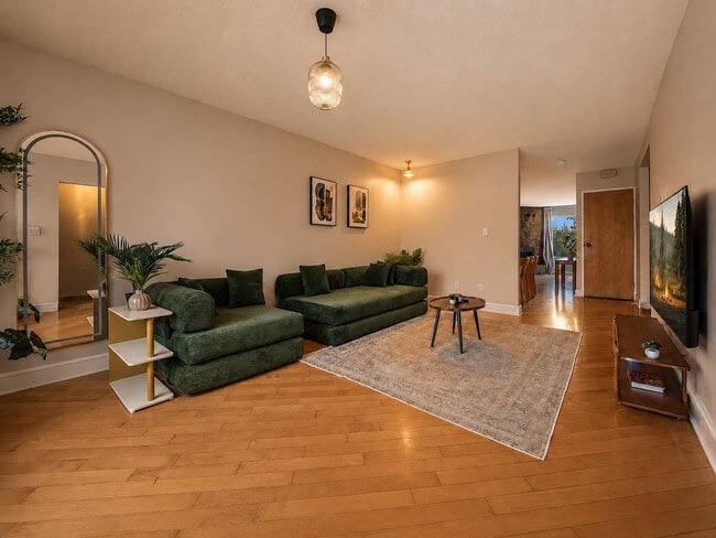 Photo - 813-868 68 Ave SW Unit SI ID1539511P