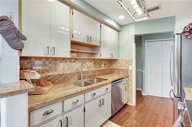 Building Photo - 150 SE Four Winds Dr Unit B303 Rental