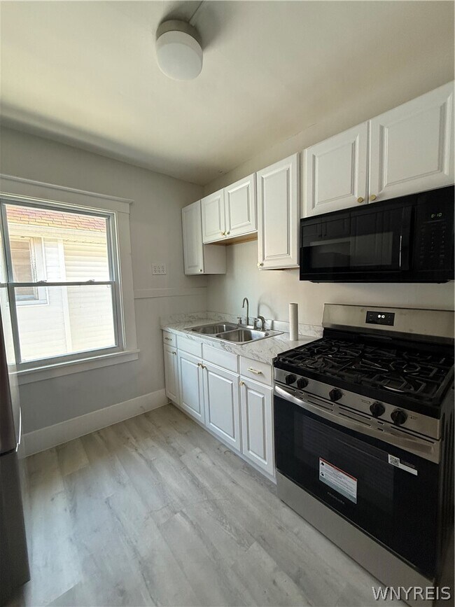Photo - 301 Crestwood Ave