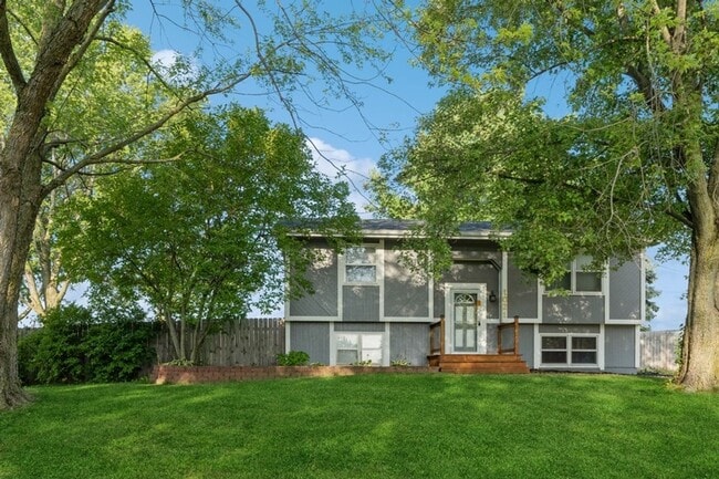 Photo - QUIET NEIGHBORHOOD!! 3 Bedroom, 1.5 Bath Home in Norwalk