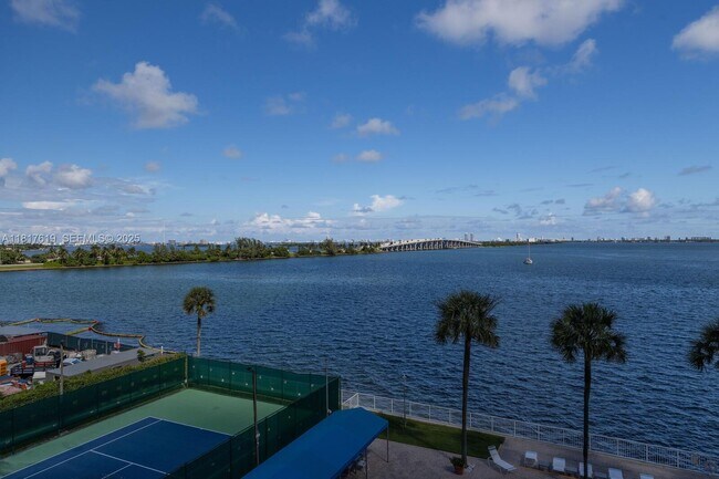 Building Photo - 3301 NE 5th Ave Unit 511