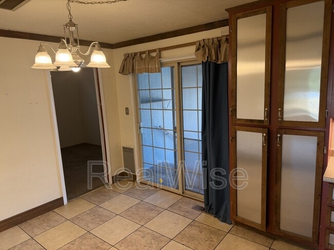 Photo - 220 Marion Ln
