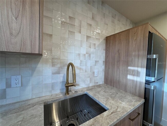 Photo - 150 51st St N