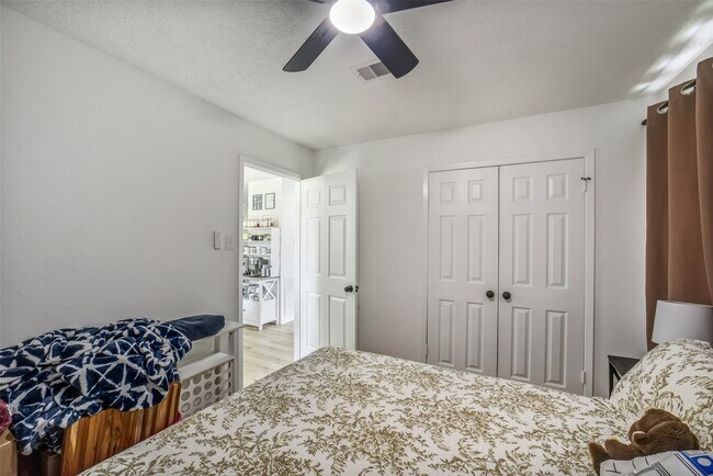 Photo - 221 N Baron St