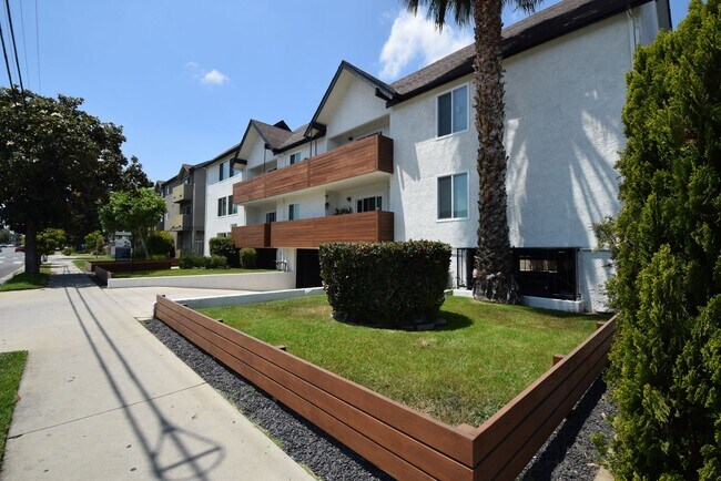 15049 Burbank Blvd Unit 101