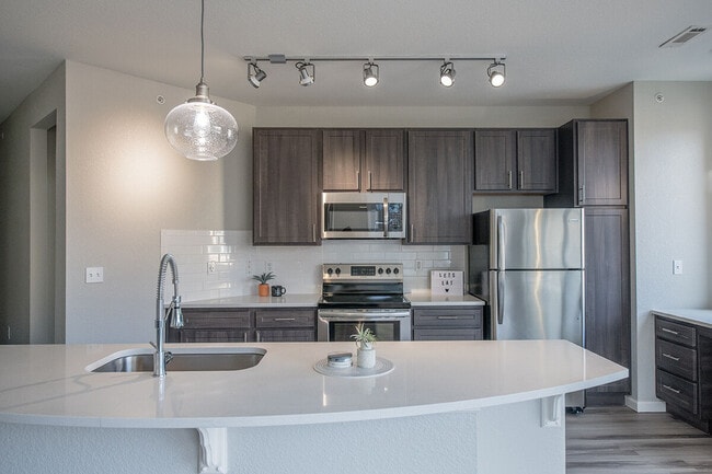 Building Photo - 5151