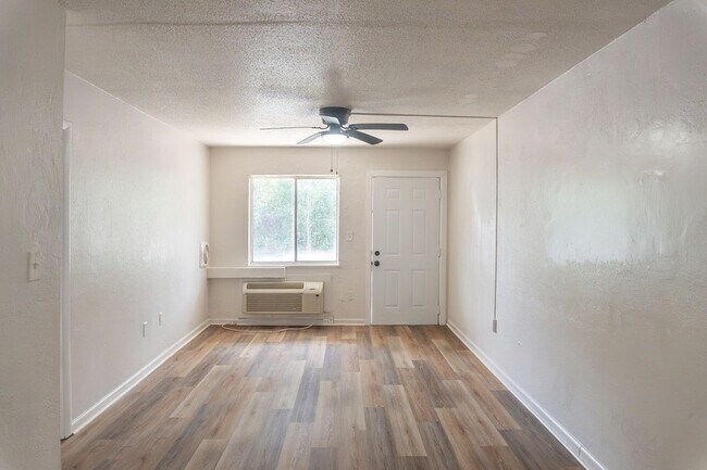 Photo - 2765 W Tharpe St