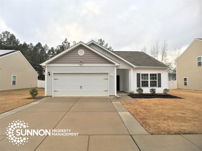 Building Photo - Beautiful 3BR 2BA Ranch with Backyard Oasis