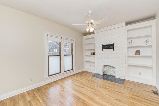 Family room - 237 E Saint Joseph St