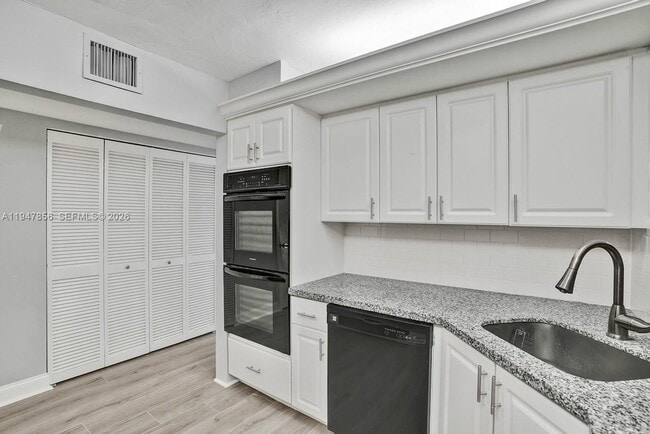 Photo - 10102 SW 77th Ct