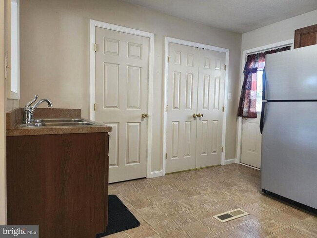 Photo - 739 Stouffer Ave