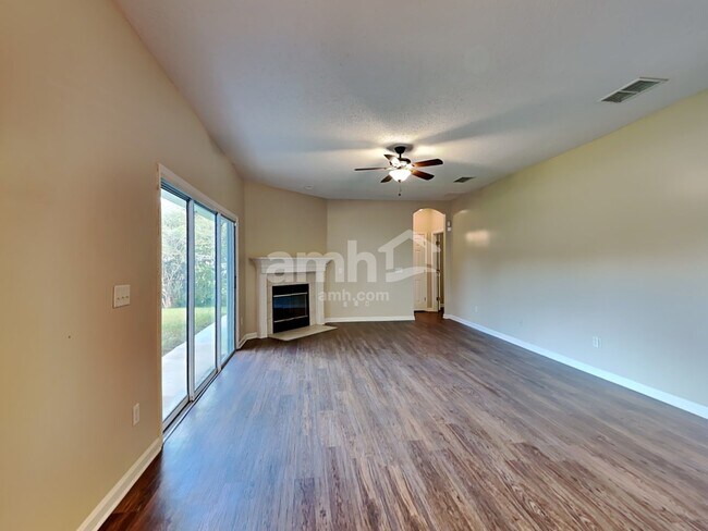 Photo - 10264 Lancashire Dr E