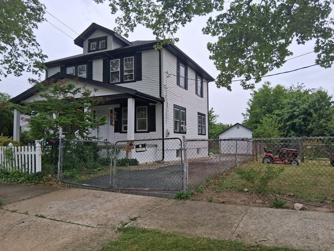 Photo - 213 W Quince St