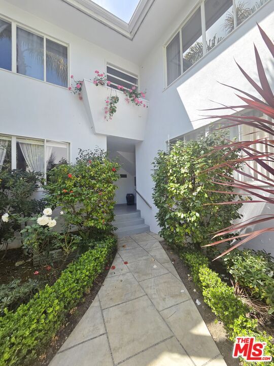 Photo - 134 San Vicente Blvd Unidad C