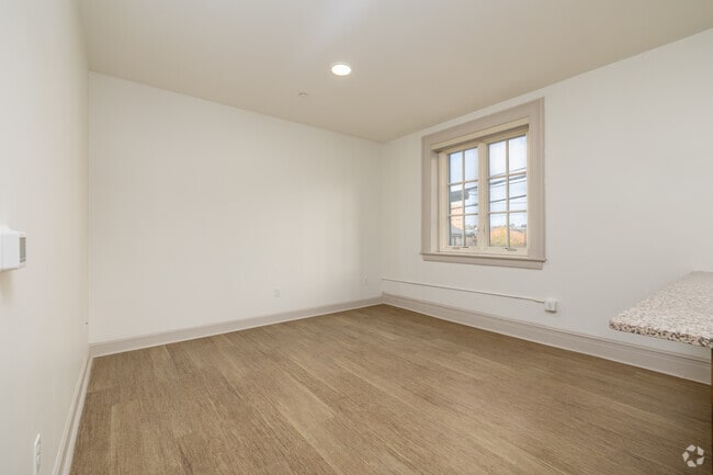 1BR, 1BA - 664SF