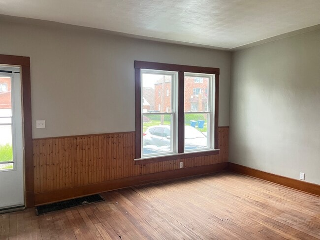 Building Photo - 1309 W 2nd St