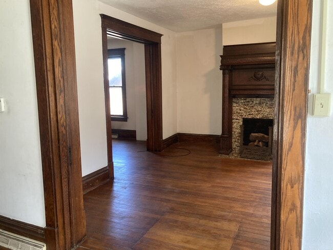 Photo - 212 Grand St