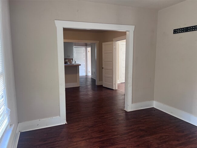 Photo - 202 W 1st St