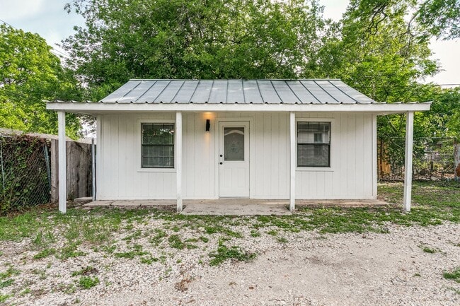 Building Photo - CHARMING 1-BEDROOM CASITA IN DENVER HEIGHTS