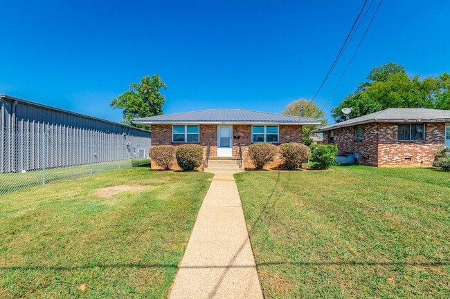 Photo - 1605 Foust St