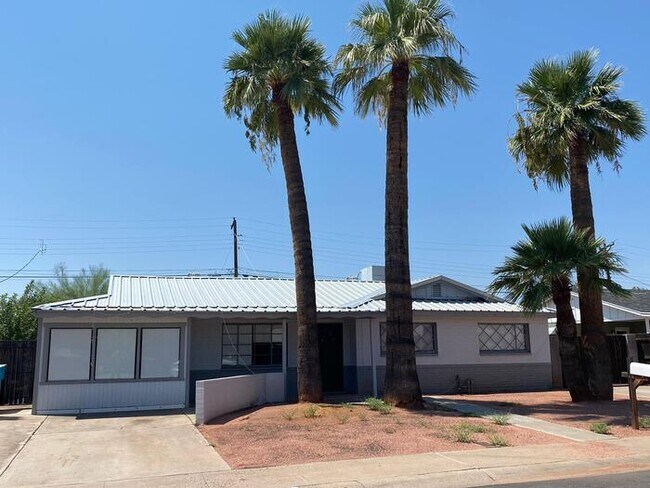 3 Bed 2 Bath + Den with 3 storage sheds/wo... - 3 Bed 2 Bath + Den with 3 storage sheds/wo... House