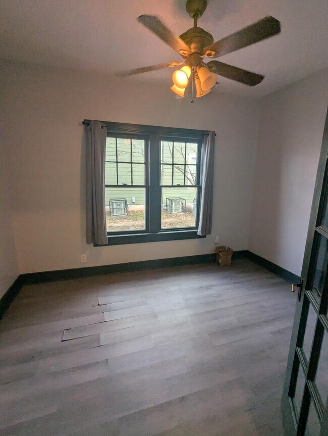 211 W 10th Ave