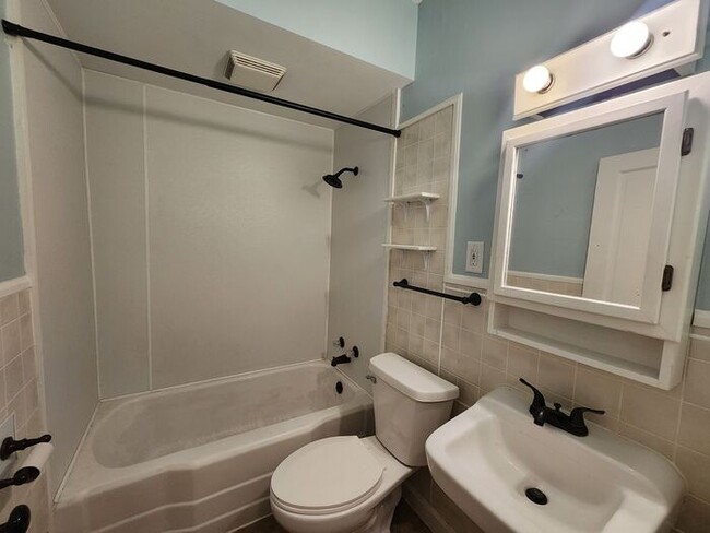 2 Bedroom with All Utilities included Close to ISU