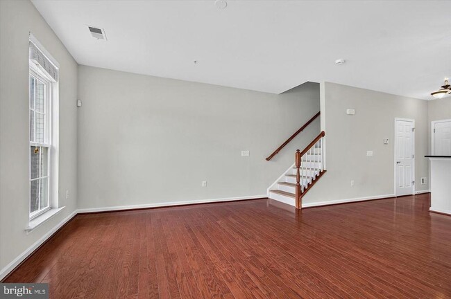 Photo - 43845 Centergate Dr