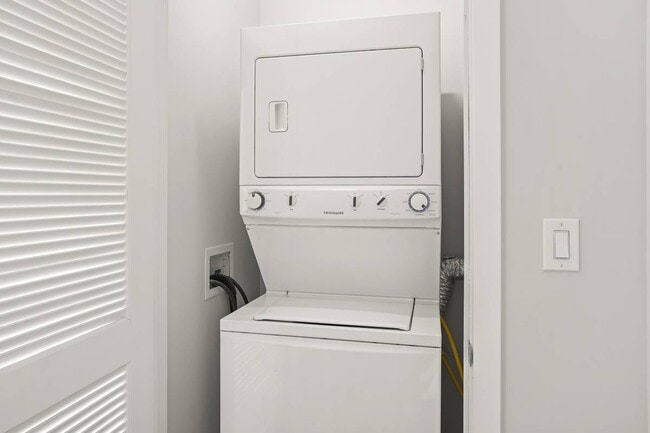 Photo - 825 W Adams St